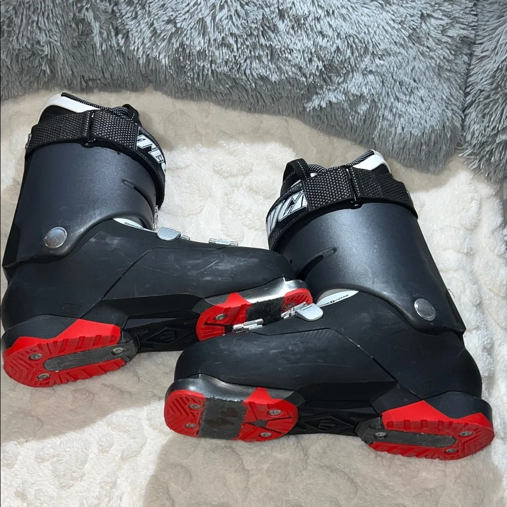 Tecnica Mach1 90 Men’s Black, Red, & White Ski Boots Size 25/25.5 300mm
